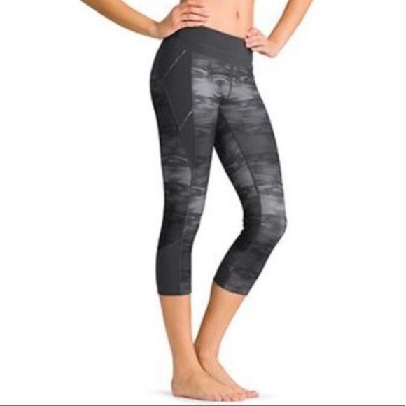 Athleta flare connect Capri Leggings - Picture 1 of 7